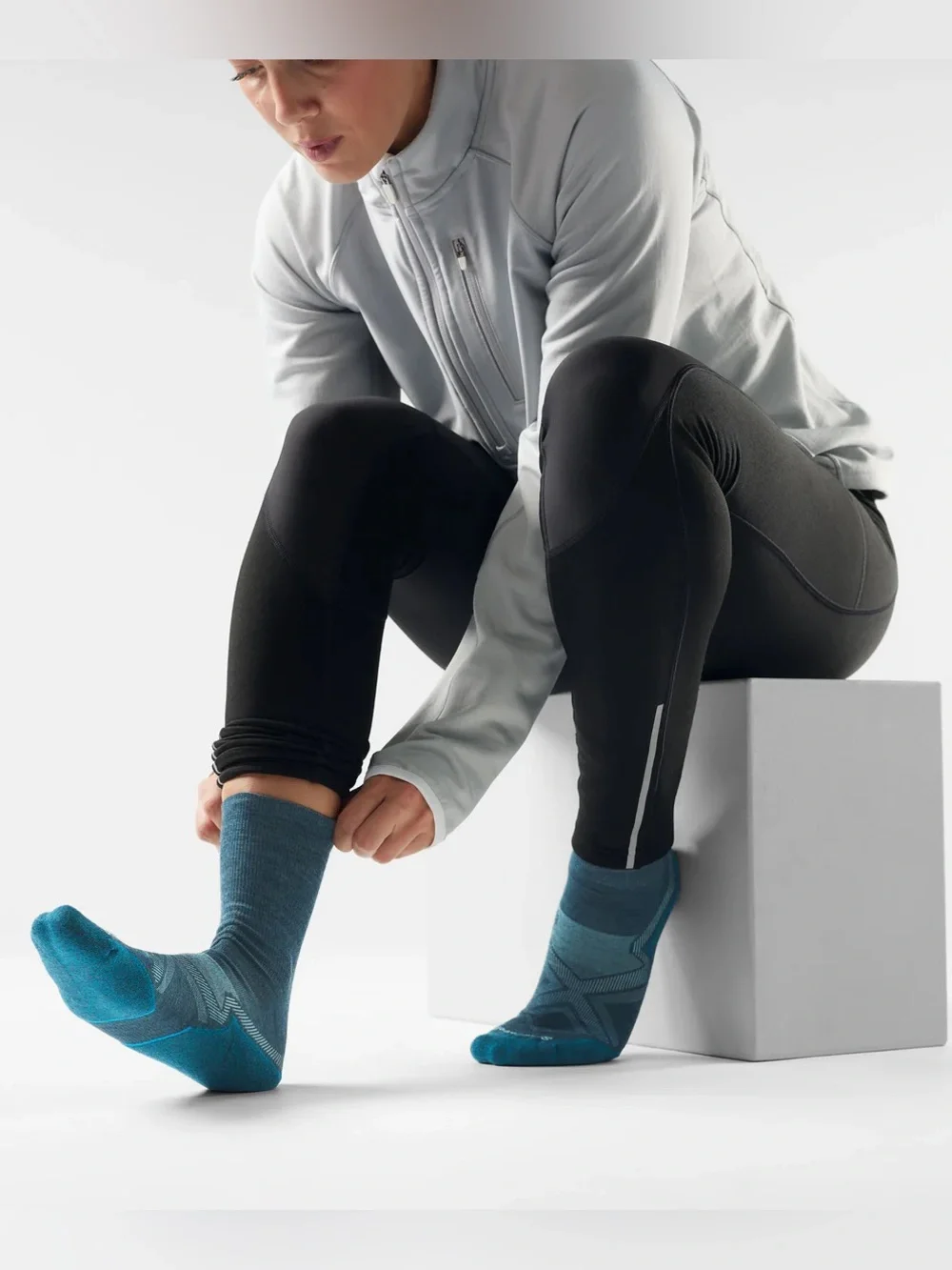 NEW SmartWool Cold Weather Run Socks Size Medium Twilight Blue Crew Wool NWT